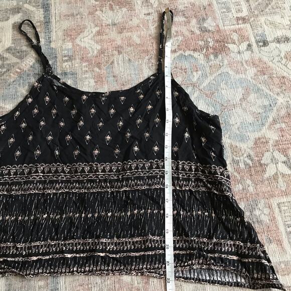 Mudd Strappy Cropped Top - Size Medium - NWT - Picture 3 of 6